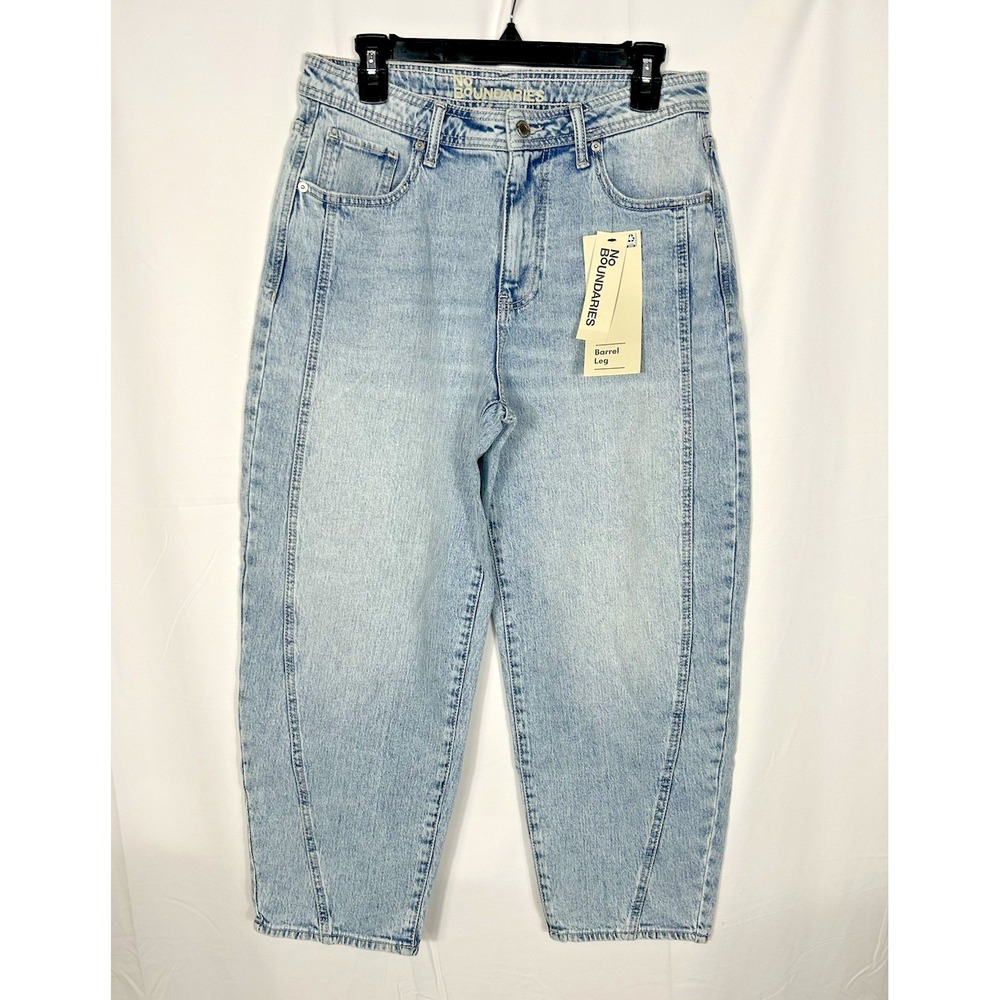 Womens No Boundaries Barrel Jeans Light Wash Size 8 Side Seam Detail No Holes‎